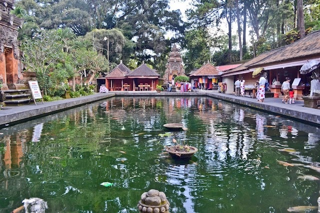 Pura_Tirta_Empul_Bali_2