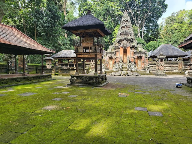 Sacred_Monkey_Forest_Sanctuary_Bali_2