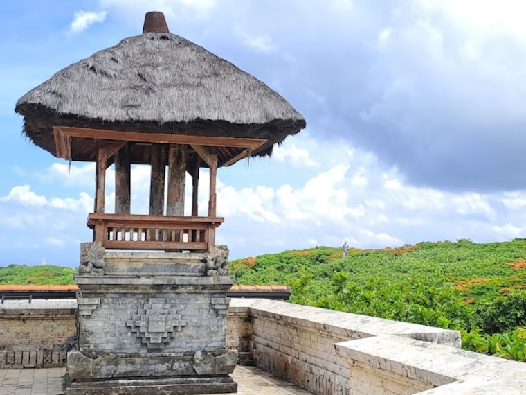 Uluwatu_Temple_Bali_3