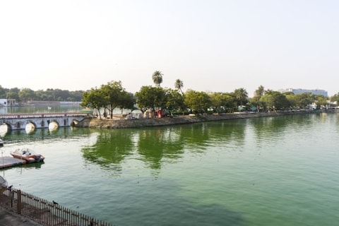 Enjoy Leisurely Strolls along Kankaria Lake