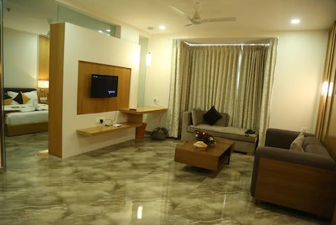 Alexander Luxury Hotel