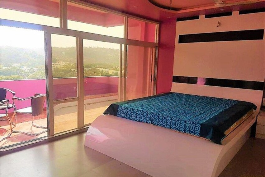 Luxury_penthouse_by_livingstone-2