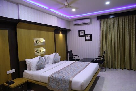 S.V. Grand Apartments