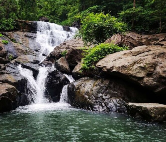 Chinchoti_waterfall_1