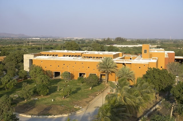 living_and_learning_design_centre_bhuj_1