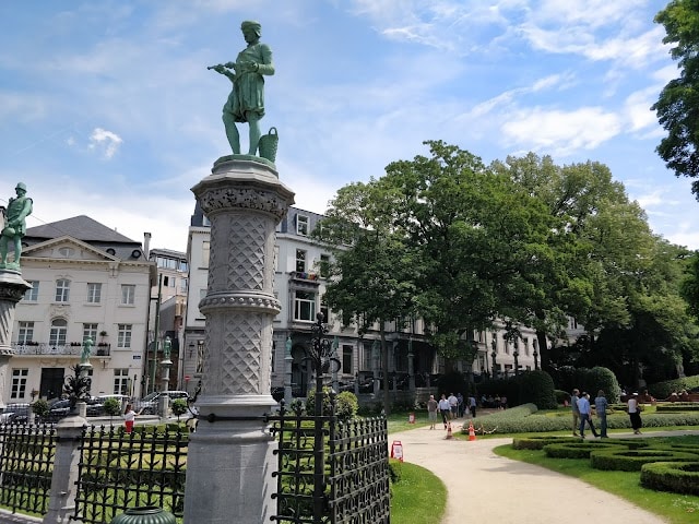 square_of_petit_sablon_brussels_2