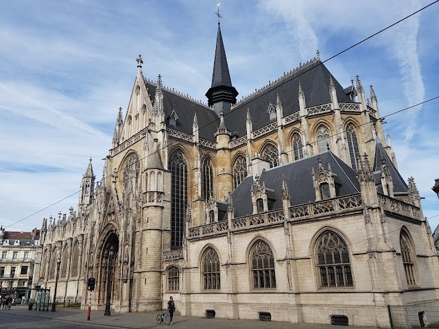 square_of_petit_sablon_brussels_3