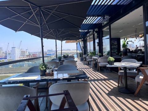 Mood�s Cafe-Restaurant