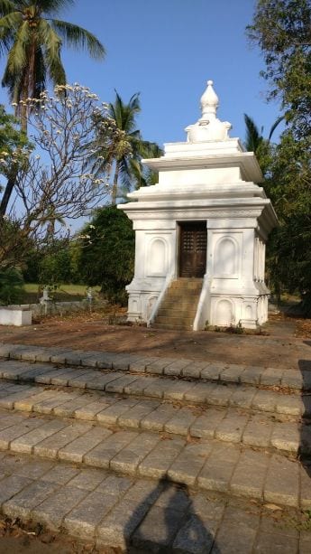 Chennai The Adyar Neighbourhood Portrait Image