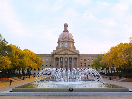 Edmonton_Dest_Legislature_Hall