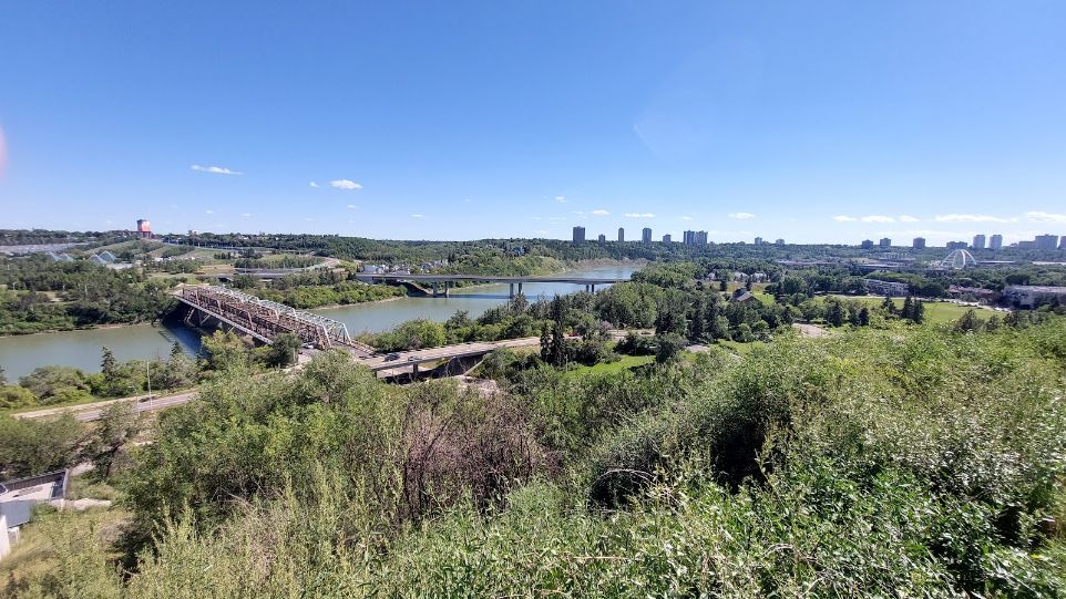 Edmonton_100_Street_Funicular_3