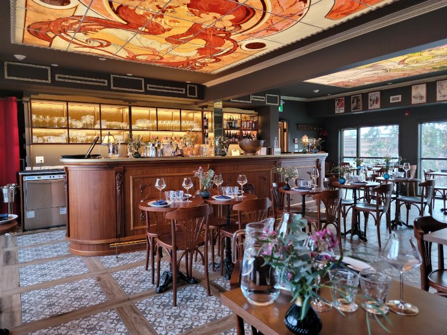 Edmonton_La_Petite_Iza_1