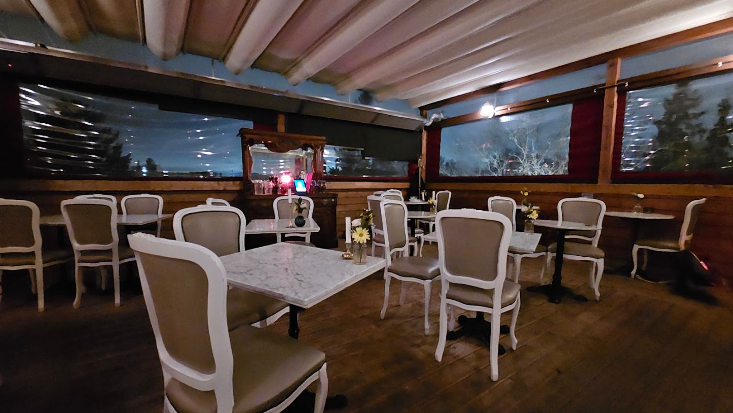 Edmonton_La_Petite_Iza_5