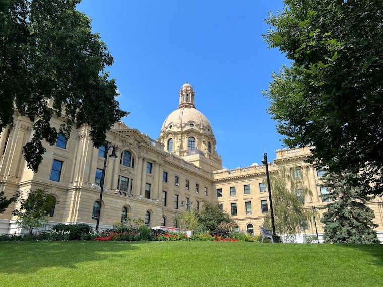 Edmonton_Alberta_Legislature_Building_3