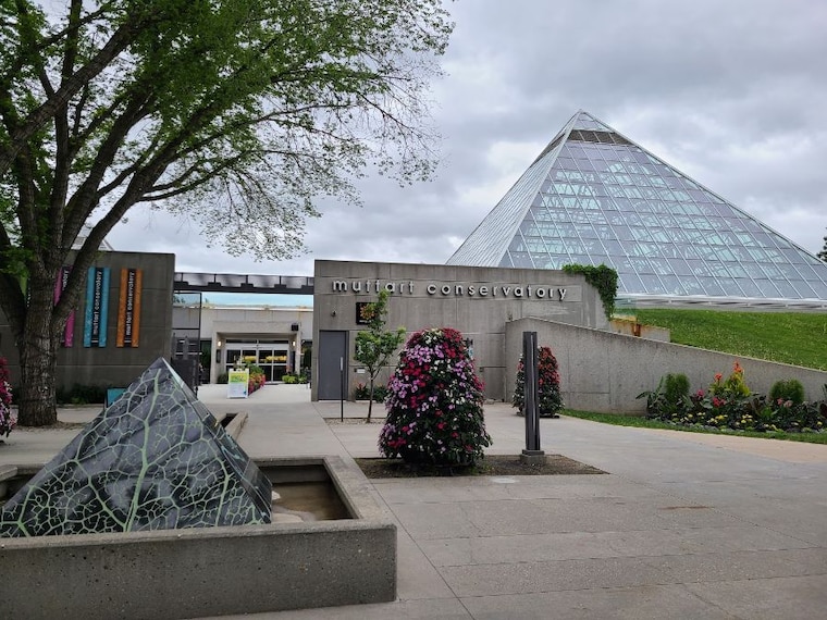 Edmonton_Muttart_Conservatory_3