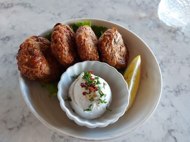 Edmonton_The_Moth_Cafe_9