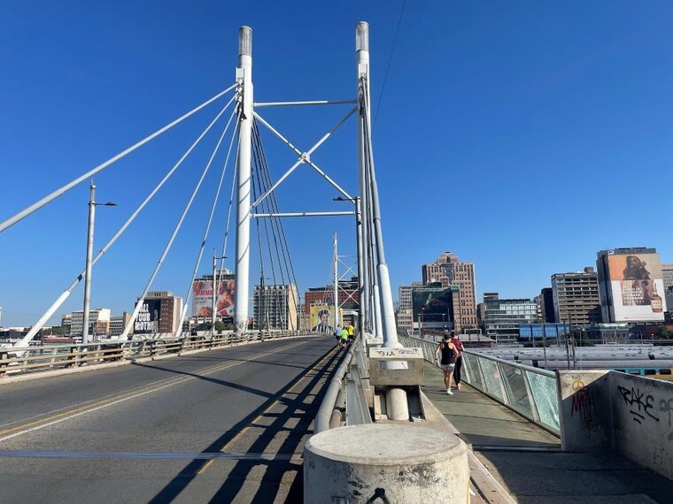 Johannesburg_Nelson_Mandela_Bridge_2