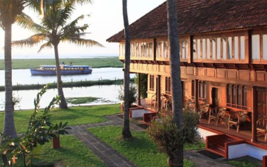Kumarakom Coconut Lagoon Kumarakom Landscape Image