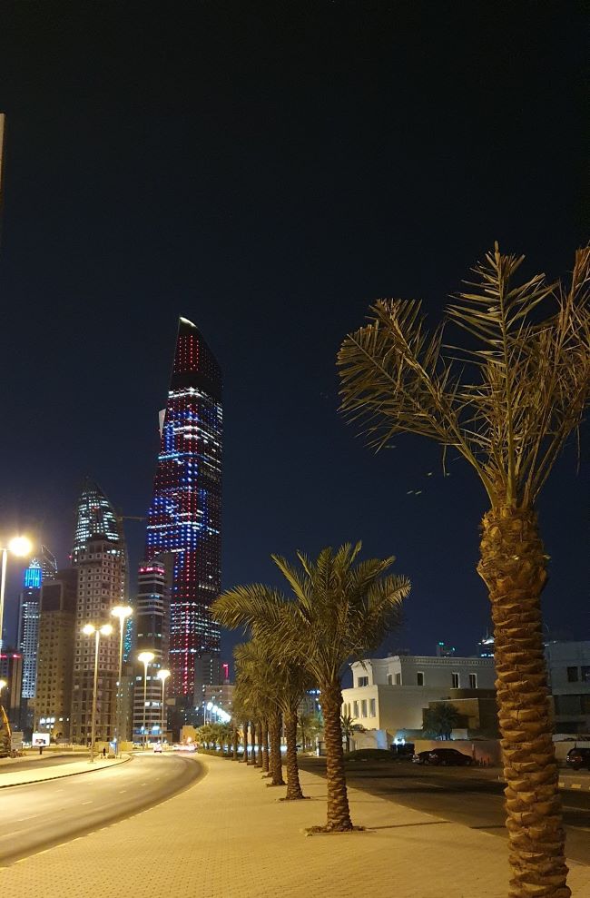 Kuwait_Al_Hamra_Tower_10