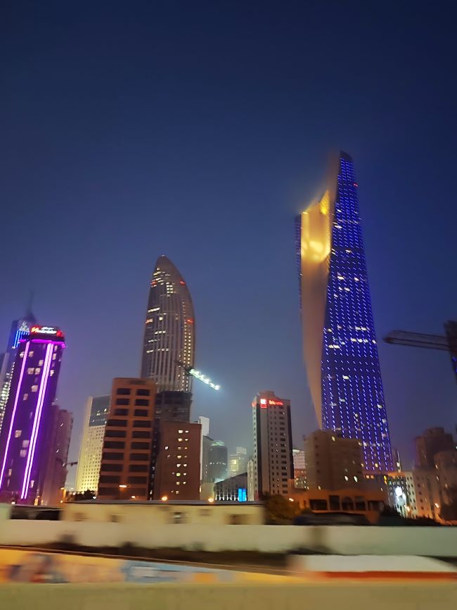 Kuwait_Al_Hamra_Tower_3