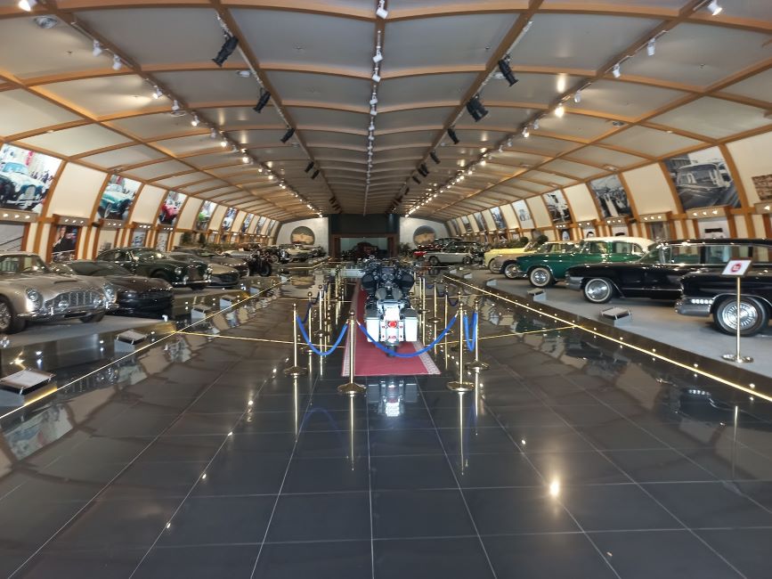 Kuwait_Historical_Vintage_&_Classic_Cars_Museum_1