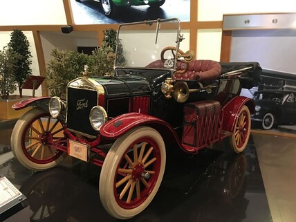 Historical Vintage & Classic Cars Museum