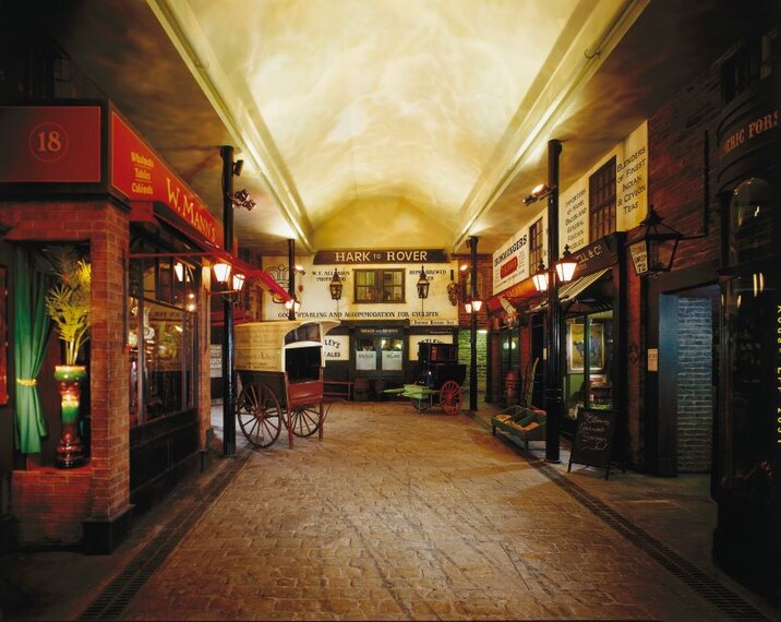 Leeds_Abbey_House_Museum_3