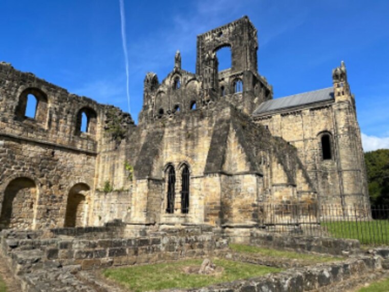 Leeds_Kirkstall_Abbey_2
