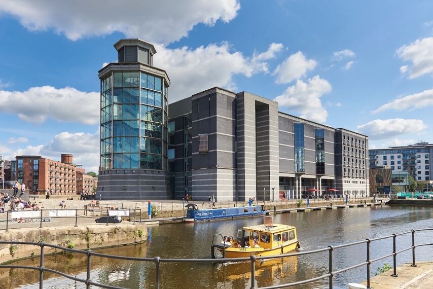 Leeds_Royal_Armouries_Museum_1