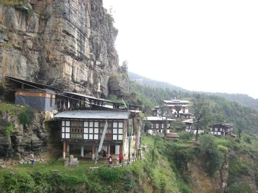 paro_dzongdrakha_temple_1