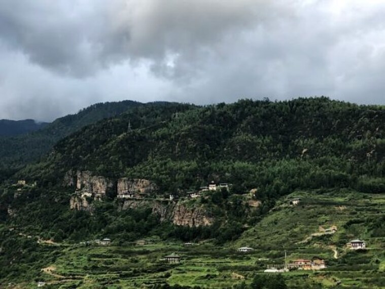 paro_dzongdrakha_temple_3