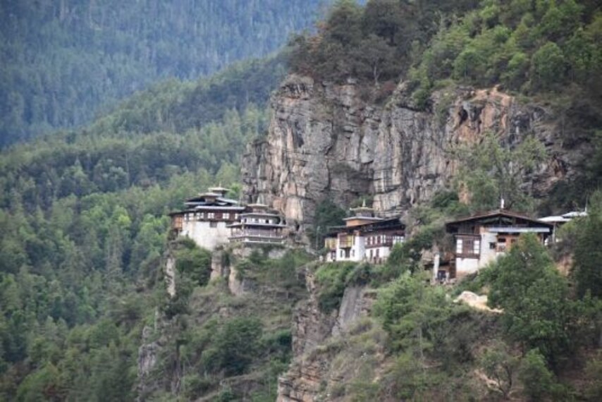 paro_dzongdrakha_temple_5