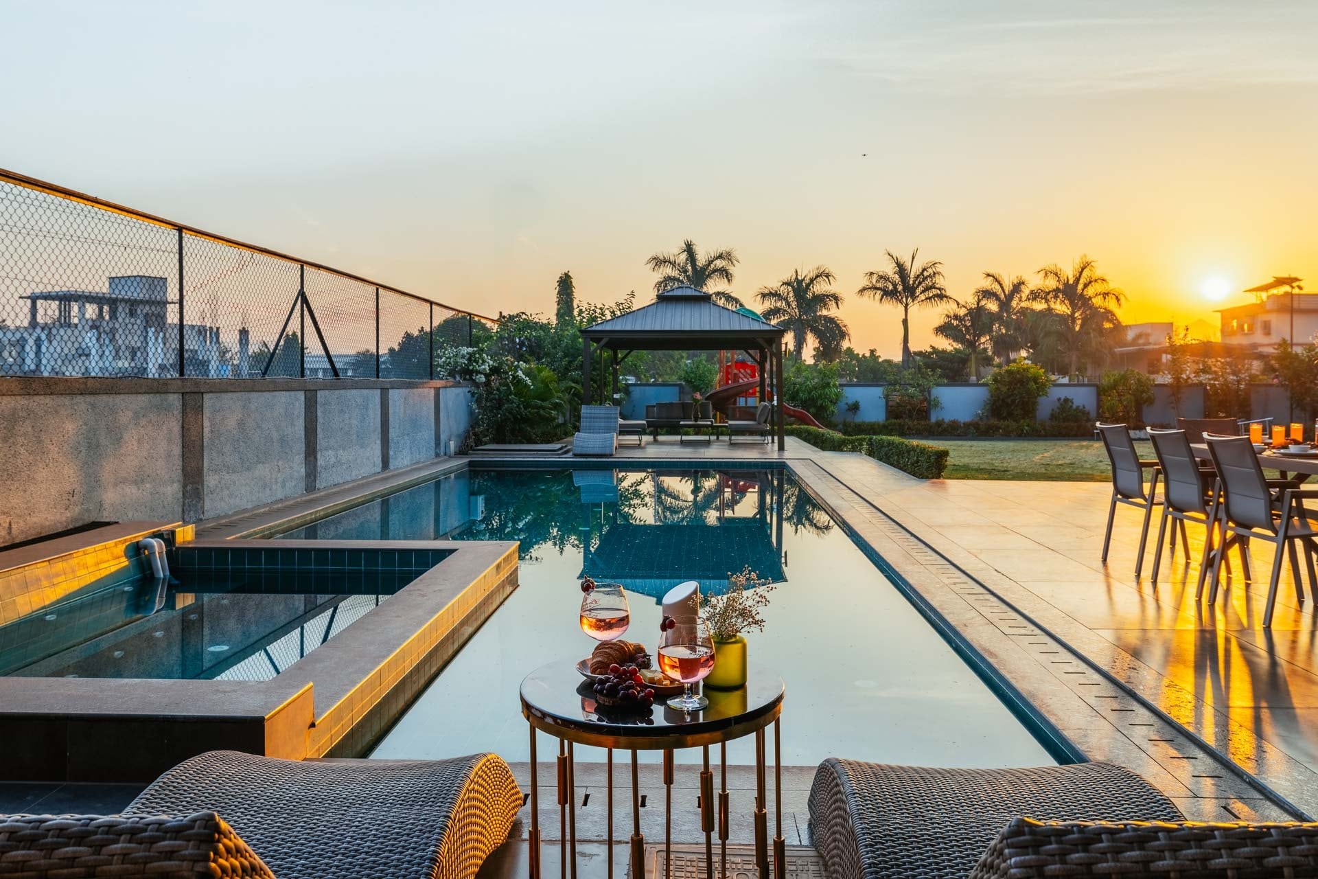 Outdoor Pool with Jacuzzi