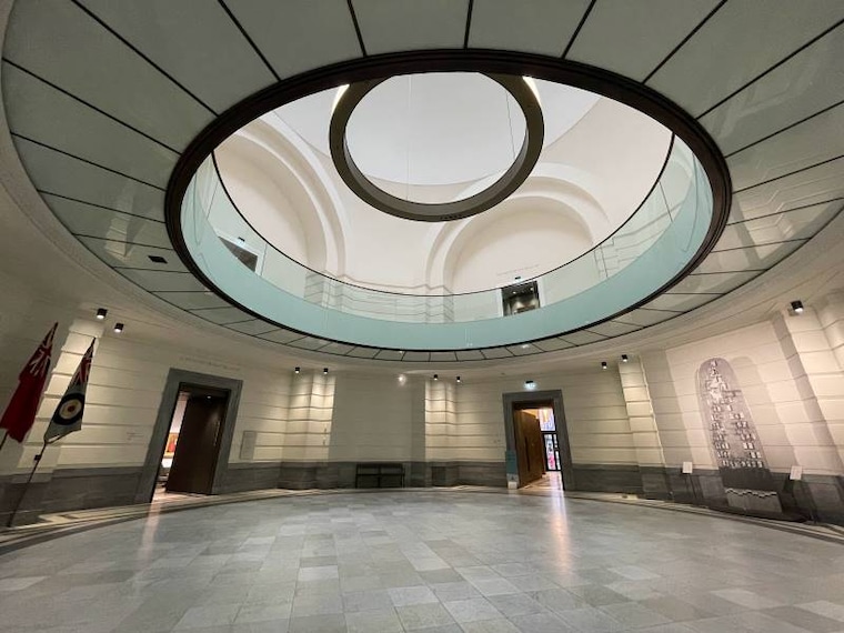 Aberdeen_Art_Gallery_4