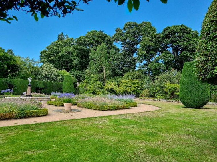 Aberdeen_Crathes_Castle_10