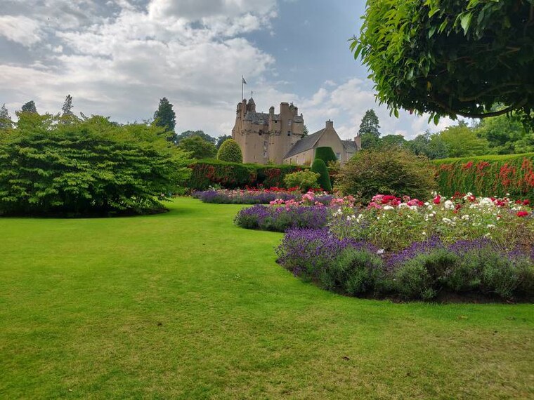 Aberdeen_Crathes_Castle_3