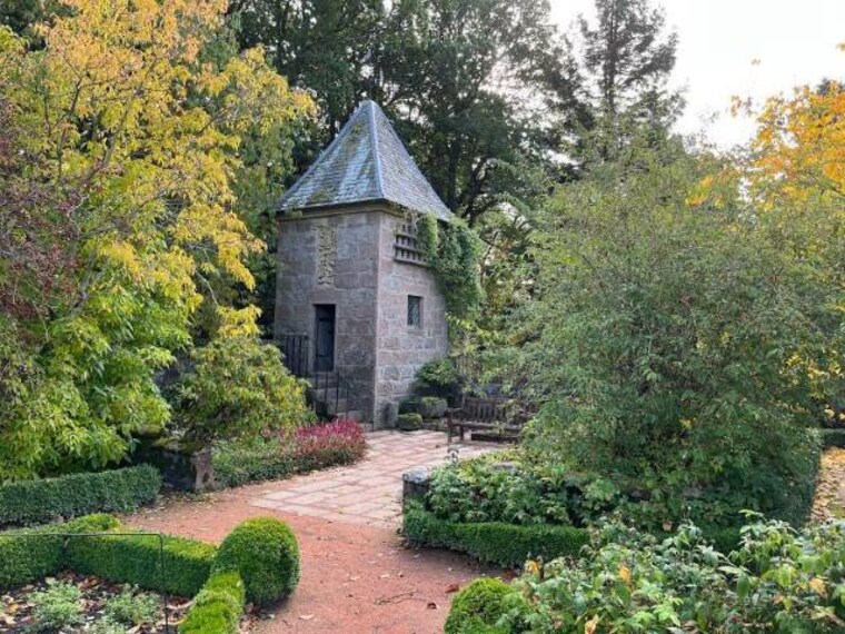 Aberdeen_Crathes_Castle_5