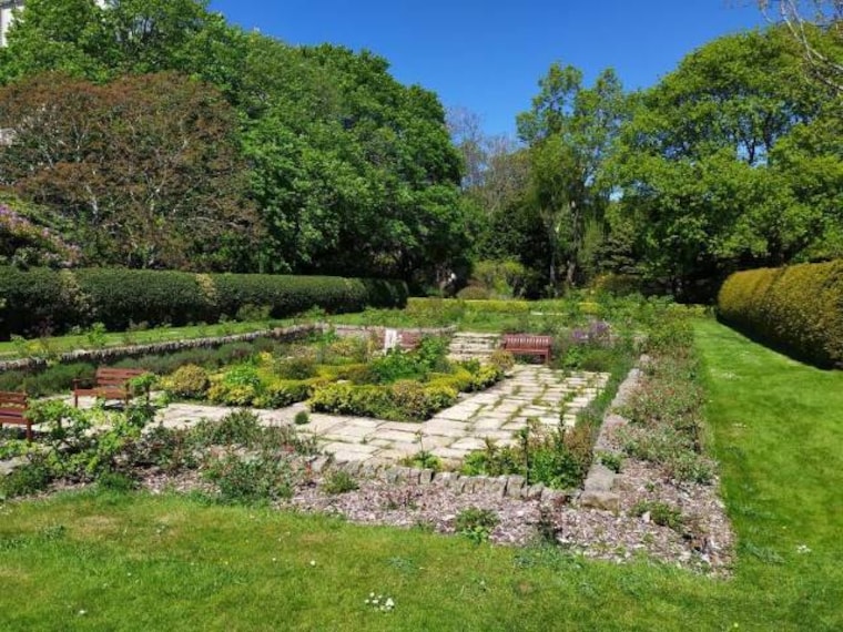 Aberdeen_Cruickshank_Botanic_Garden_2