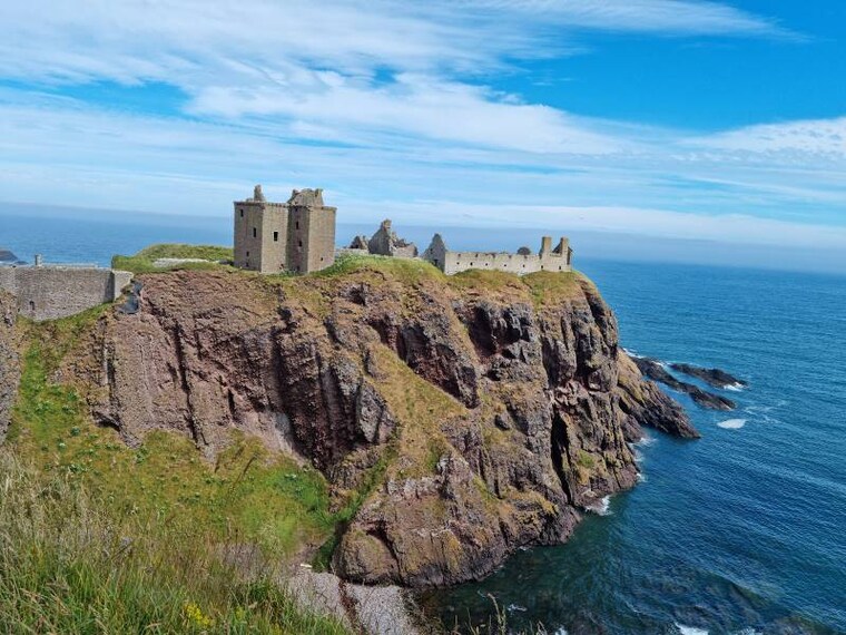 Aberdeen_Dunnottar_Castle_1