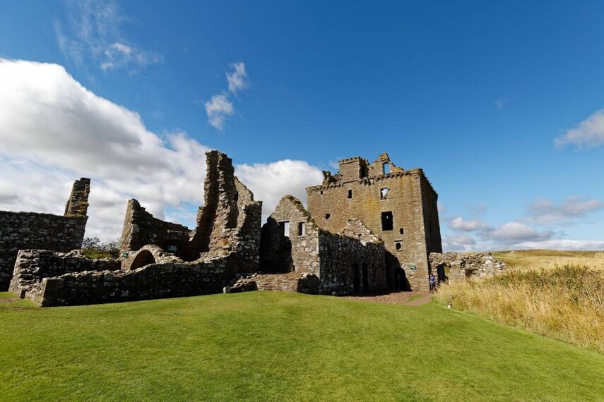 Aberdeen_Dunnottar_Castle_2