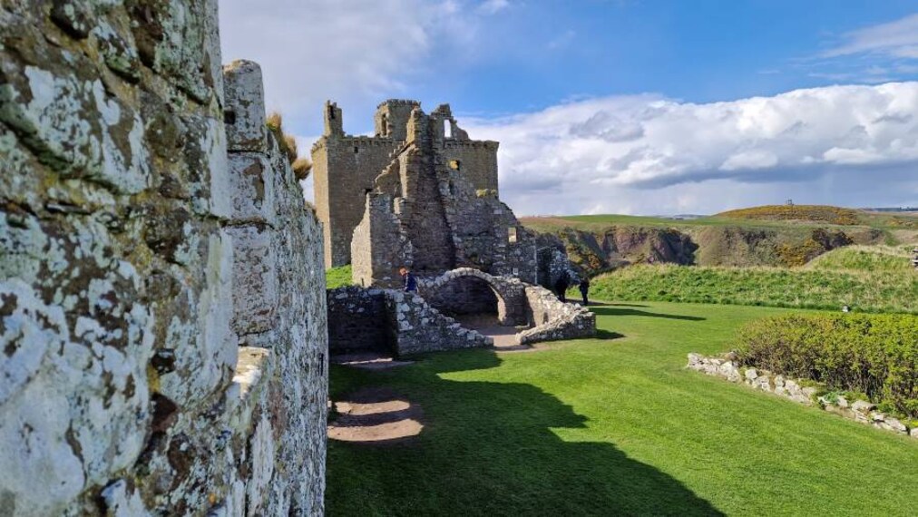 Aberdeen_Dunnottar_Castle_6