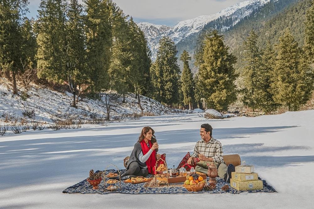 Heevan Pahalgam - River Front Luxury Retreat - Tap to explore photos