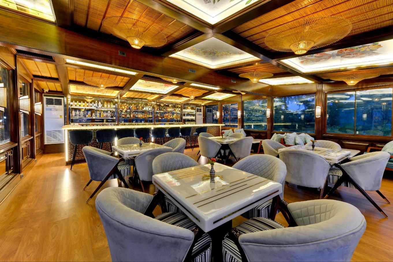 Bar with Live Entertainment