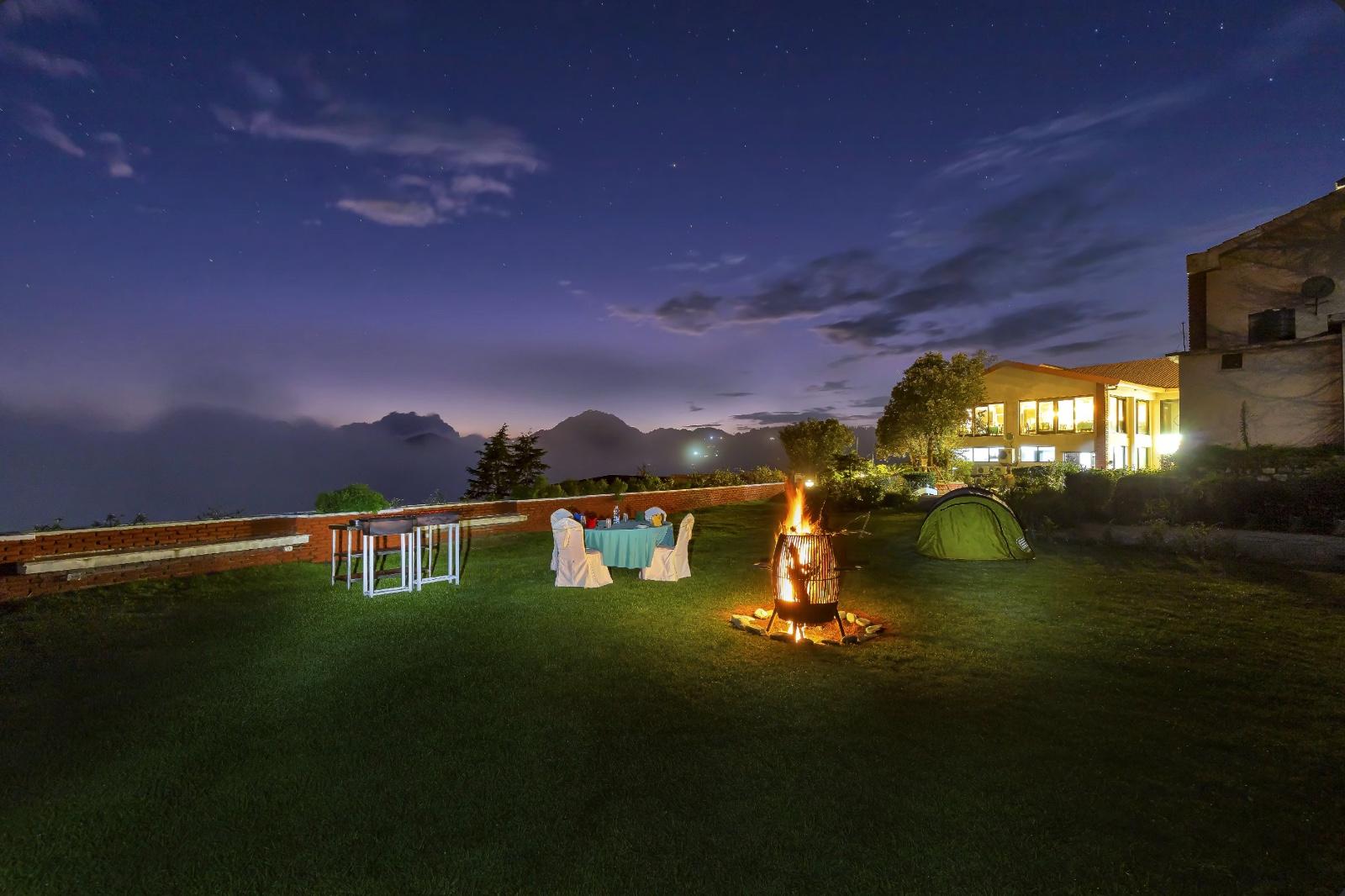 Live Barbecue & Bonfire