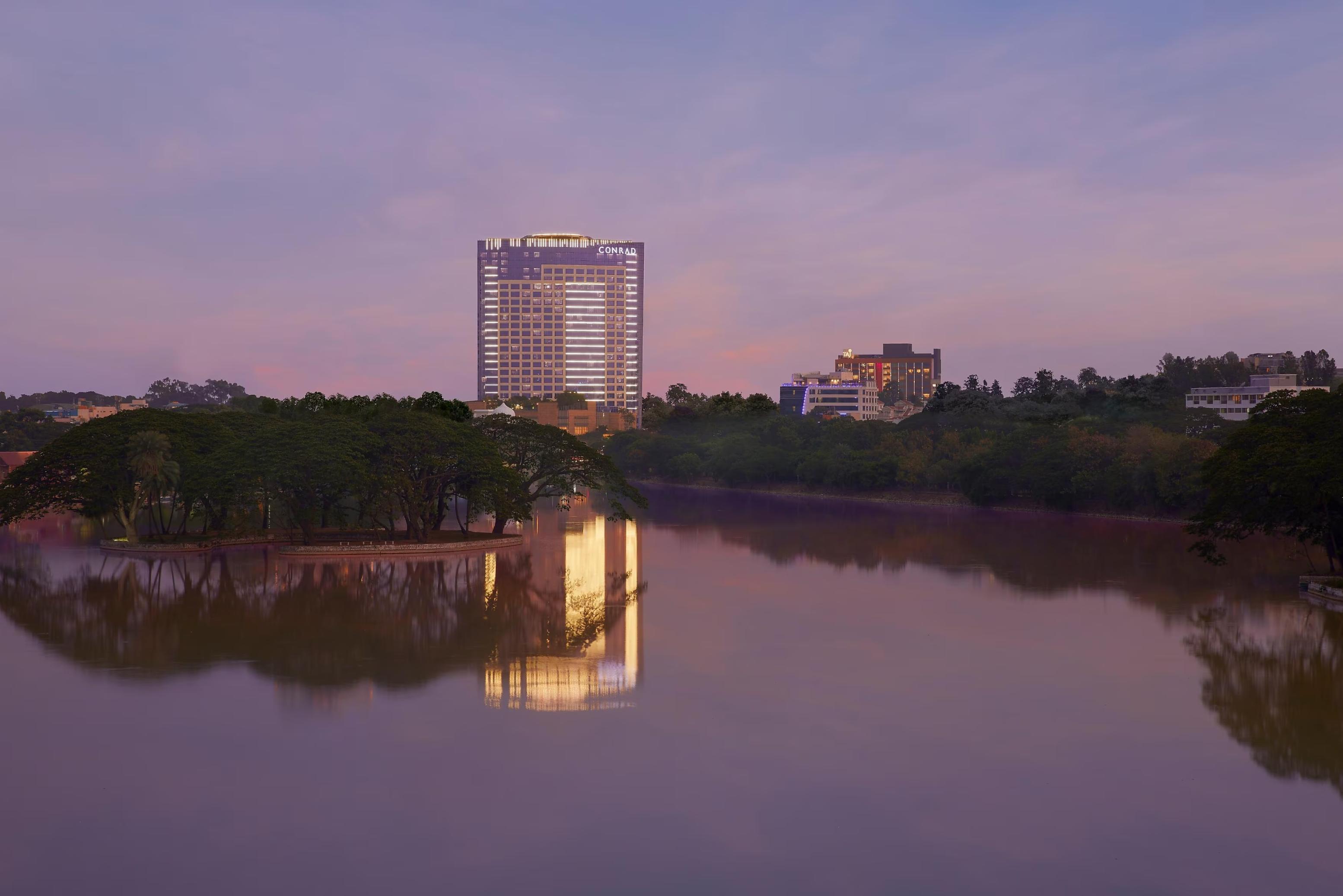 Lake-View City Hotel