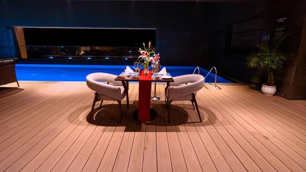 Private Poolside Dining