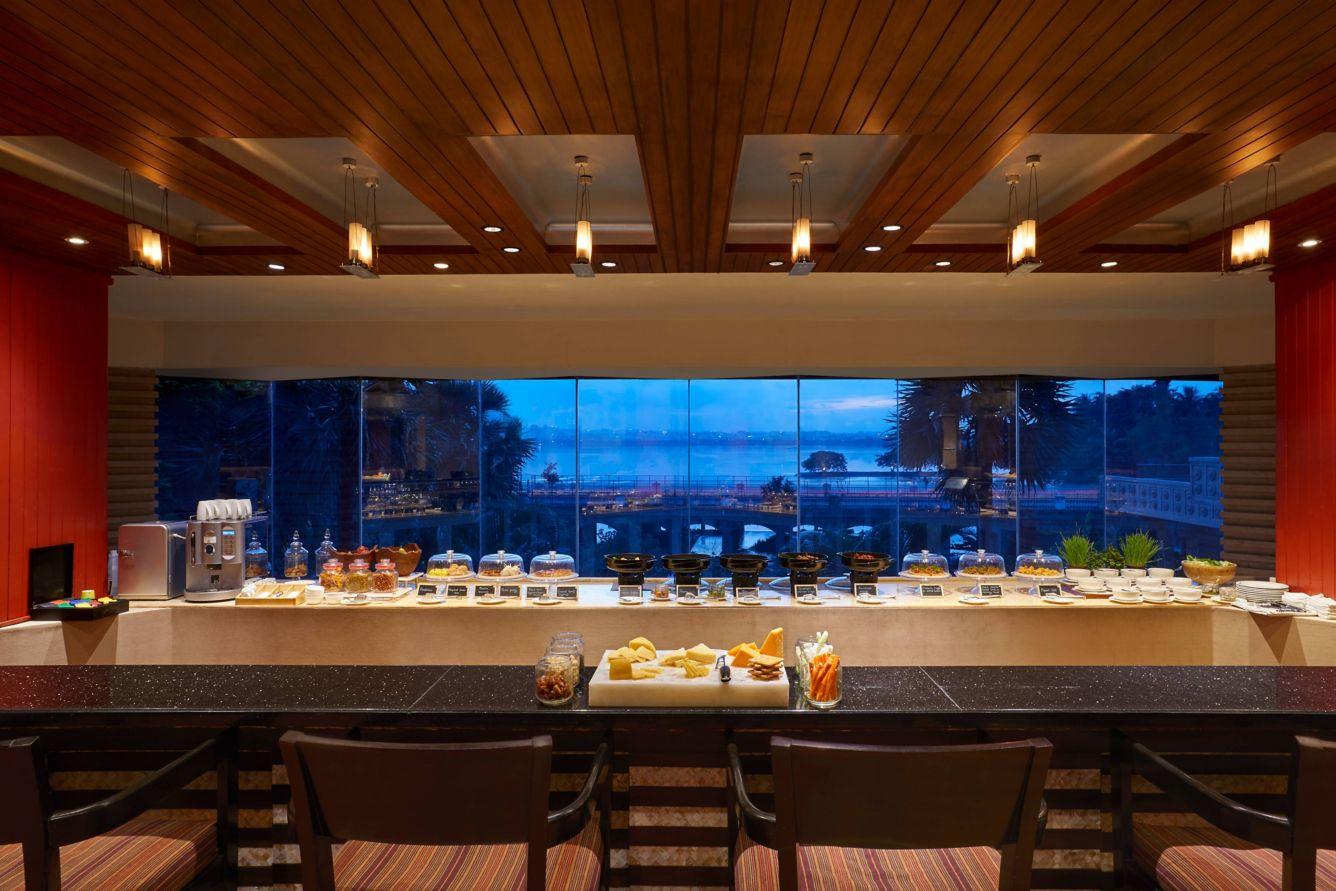 Rooms with Lounge Access