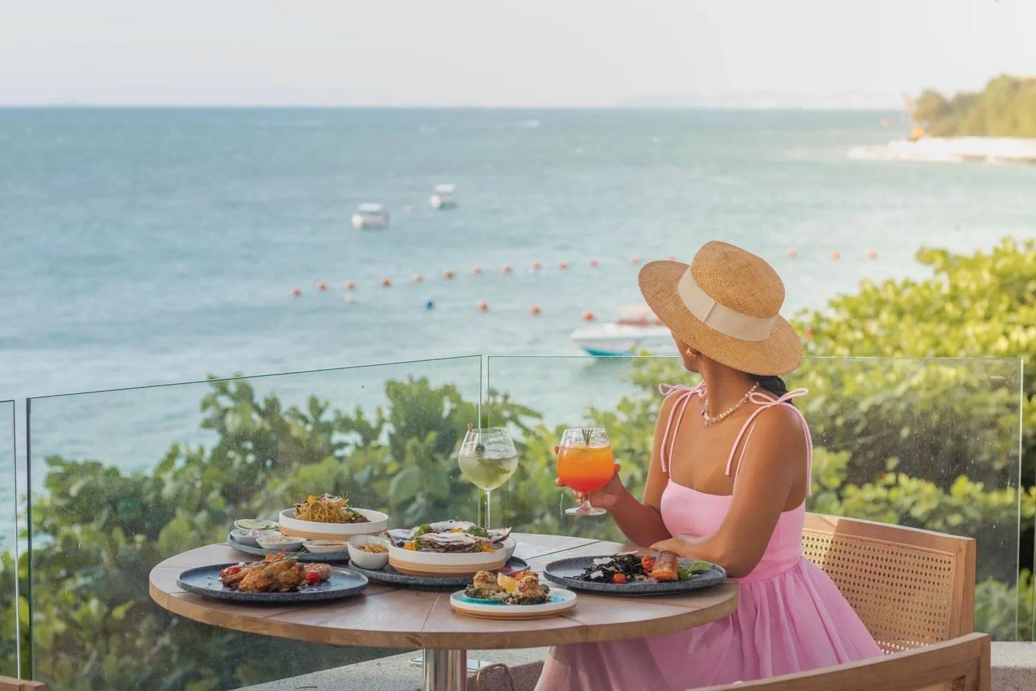 Dining with Live Music