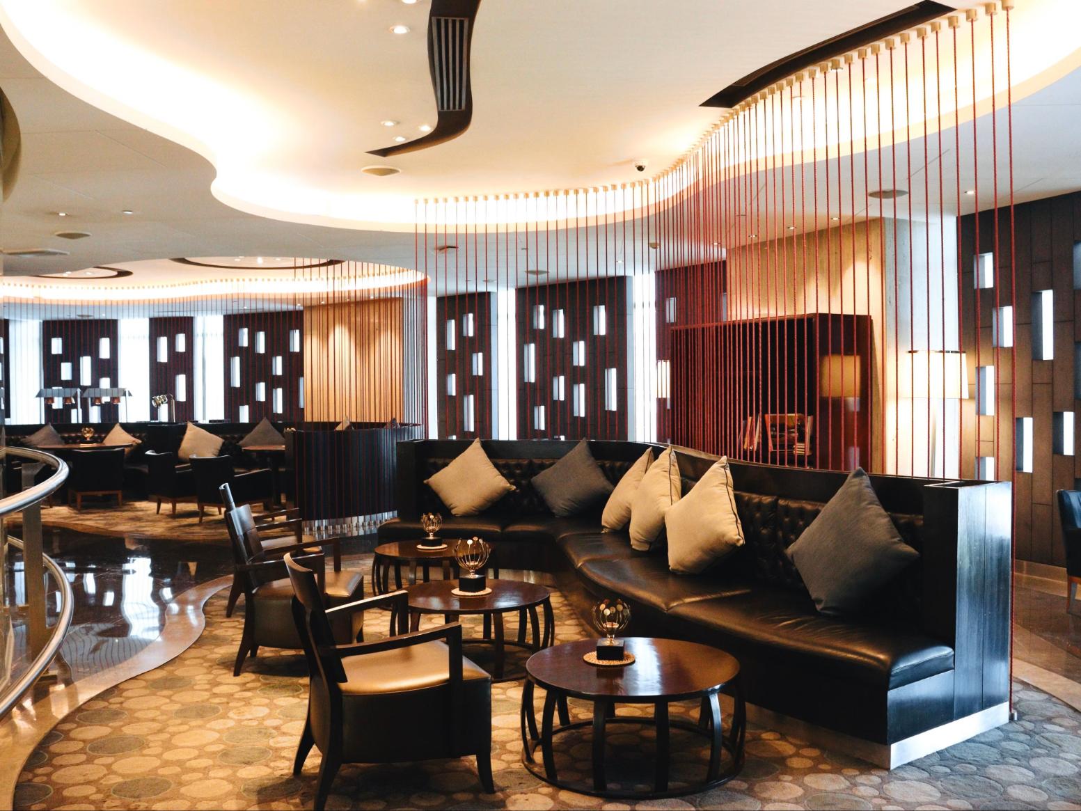 Suites With Lounge Access