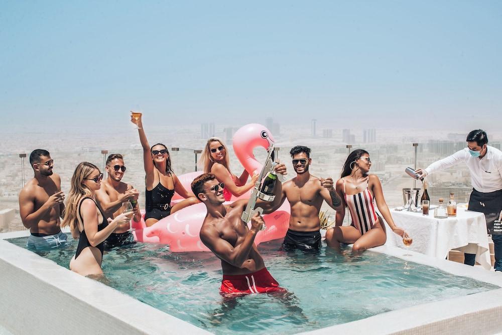 Beach Club & Infinity Pool